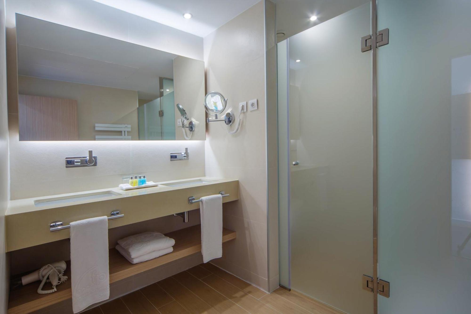 Fontanellas Playa Aparthotel 4*